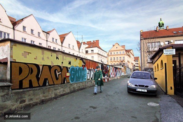 czowiek-praca-godne-zycie-barwnie-na-tyach-rynku-37229