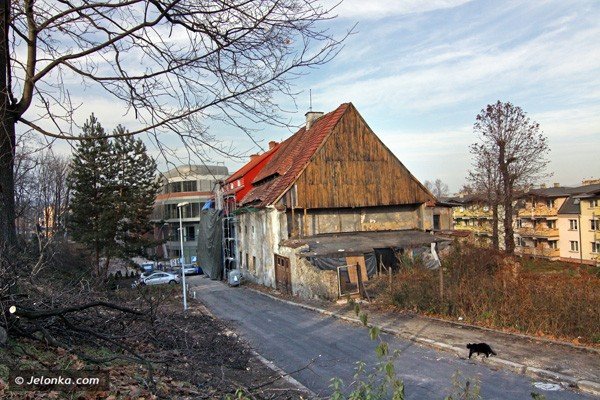 dugi-dom-w-czesciowym-remoncie-37245