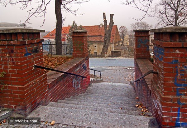dugi-dom-w-czesciowym-remoncie-37245