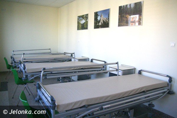 przecieli-wstege-chirurgicznymi-nozyczkami-37317