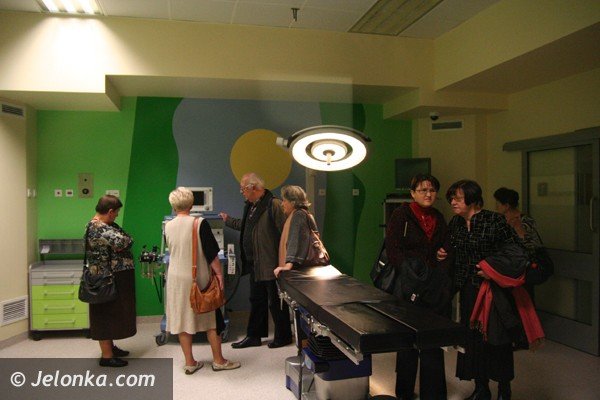 przecieli-wstege-chirurgicznymi-nozyczkami-37317
