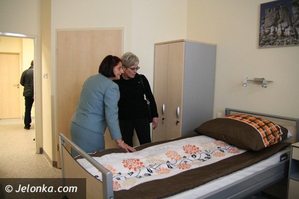 przecieli-wstege-chirurgicznymi-nozyczkami-37317