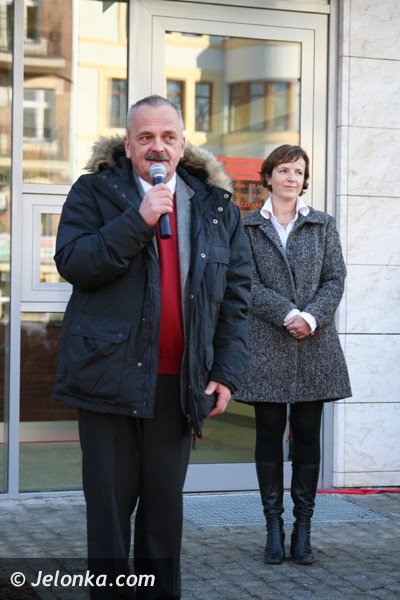 przecieli-wstege-chirurgicznymi-nozyczkami-37317