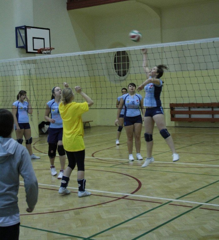 znamy-pary-pofinaowe-jeleniogorskiej-plus-ligi-siatkarek-37333