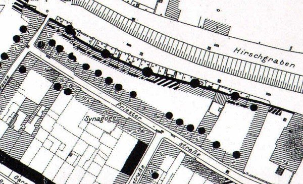 uliczna-historia-cykliczna-na-tyach-rynku-37340