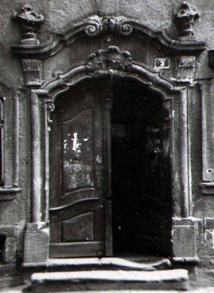 uliczna-historia-cykliczna-na-tyach-rynku-37340