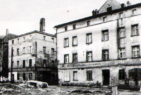 uliczna-historia-cykliczna-na-tyach-rynku-37340