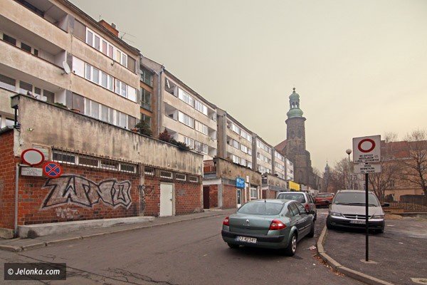uliczna-historia-cykliczna-na-tyach-rynku-37340