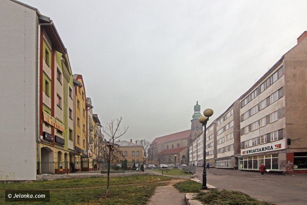 uliczna-historia-cykliczna-na-tyach-rynku-37340
