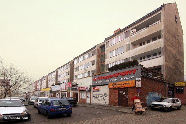 uliczna-historia-cykliczna-na-tyach-rynku-37340
