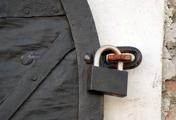 corte-nero-zamkniete-na-kodke-37383