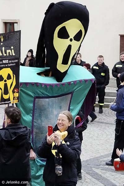 kampania-uranowa-bomba-zegarowa-po-demonstracji-37464
