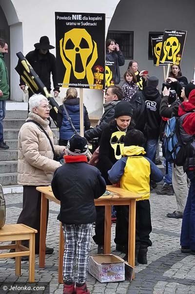 kampania-uranowa-bomba-zegarowa-po-demonstracji-37464
