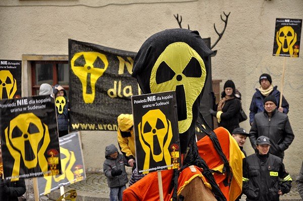 kampania-uranowa-bomba-zegarowa-po-demonstracji-37464