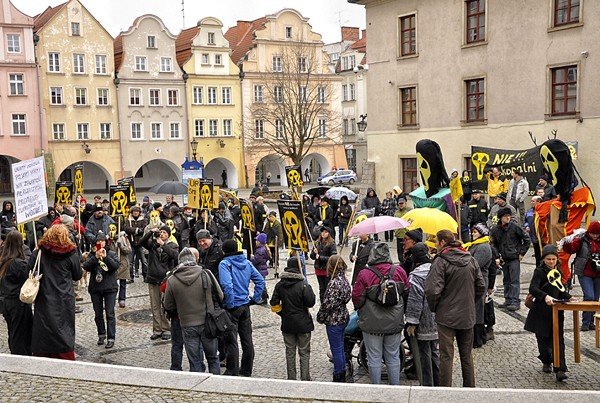 kampania-uranowa-bomba-zegarowa-po-demonstracji-37464