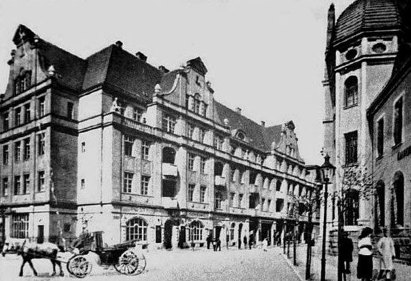 uliczna-historia-cykliczna-woko-poczty-37479