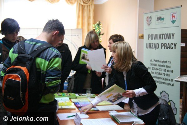 miedzynarodowe-targi-pracy-przyciagney-tumy-37528