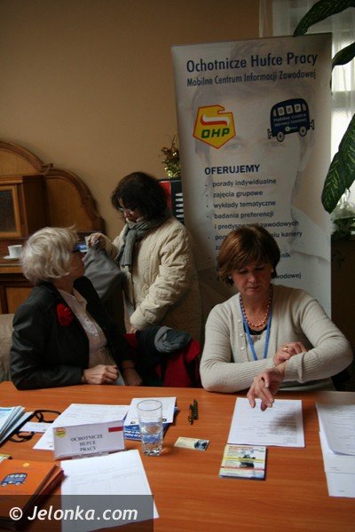 miedzynarodowe-targi-pracy-przyciagney-tumy-37528