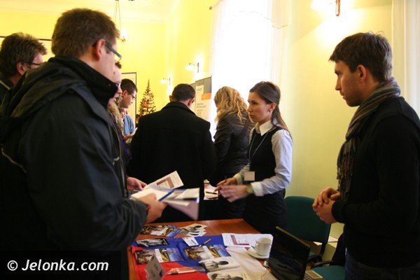 miedzynarodowe-targi-pracy-przyciagney-tumy-37528