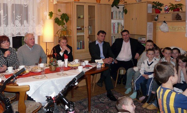 samorzadowcy-mikoajem-zrzucili-sie-na-prezenty-37559