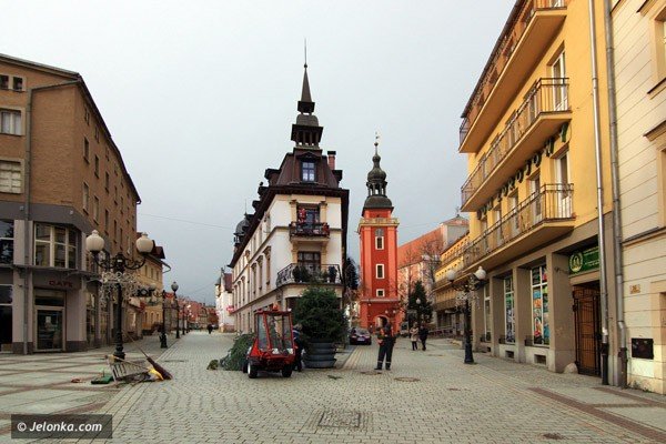 dzis-rozbysnie-choinka-przed-ratuszem-37676