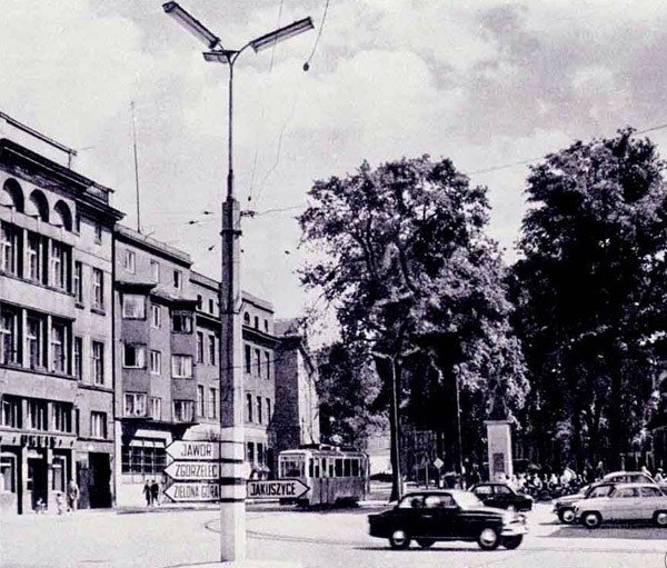 uliczna-historia-cykliczna-tym-razem-o-placu-37729