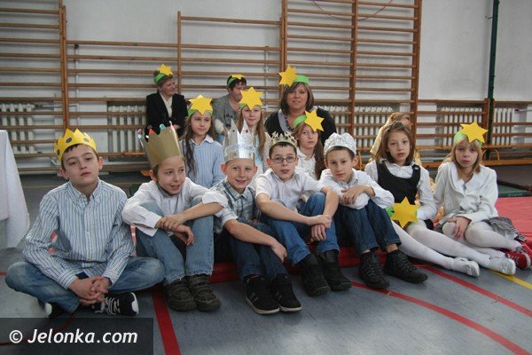 dwustu-osiemdziesieciu-uczniow-koledowao-w-trzynastce-37789