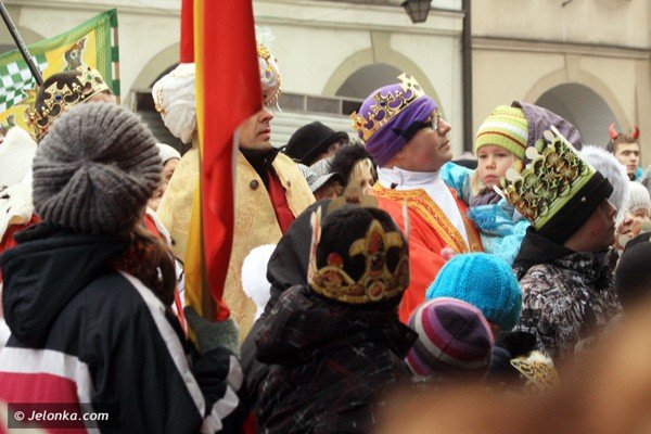 medrcy-swiata-monarchowie-przy-ratuszu-oddali-pokon-dzieciatku-37991