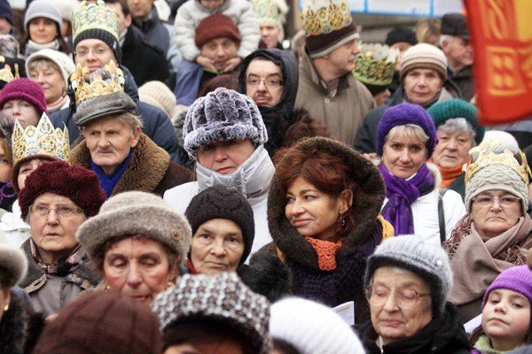 medrcy-swiata-monarchowie-przy-ratuszu-oddali-pokon-dzieciatku-37991