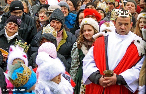 medrcy-swiata-monarchowie-przy-ratuszu-oddali-pokon-dzieciatku-37991