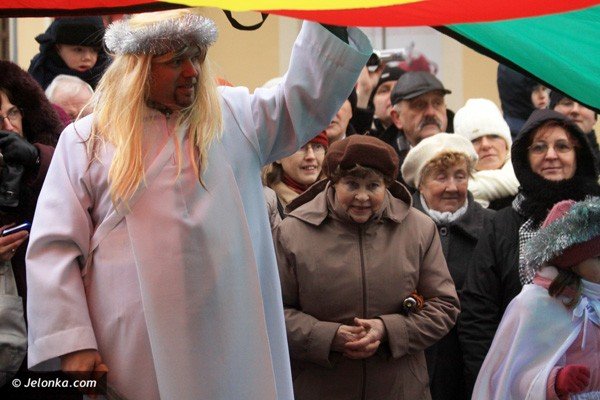 medrcy-swiata-monarchowie-przy-ratuszu-oddali-pokon-dzieciatku-37991