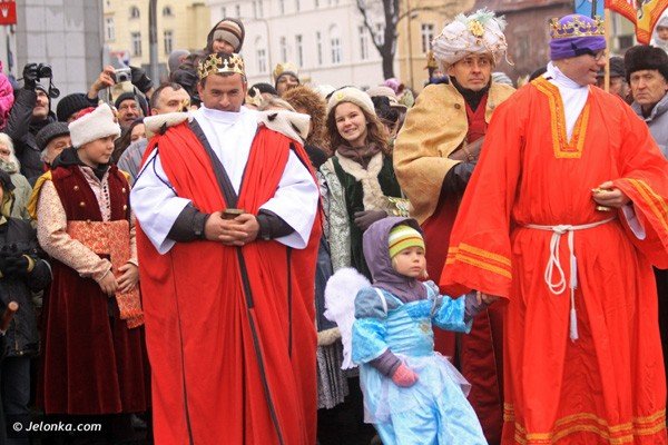 medrcy-swiata-monarchowie-przy-ratuszu-oddali-pokon-dzieciatku-37991