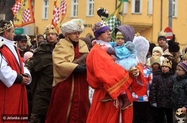 medrcy-swiata-monarchowie-przy-ratuszu-oddali-pokon-dzieciatku-37991