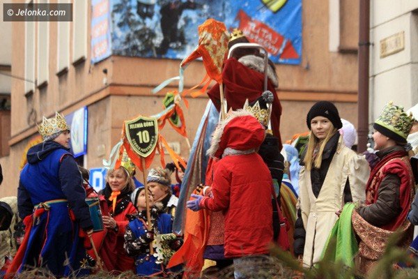 medrcy-swiata-monarchowie-przy-ratuszu-oddali-pokon-dzieciatku-37991