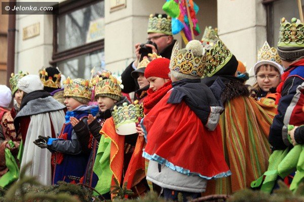 medrcy-swiata-monarchowie-przy-ratuszu-oddali-pokon-dzieciatku-37991