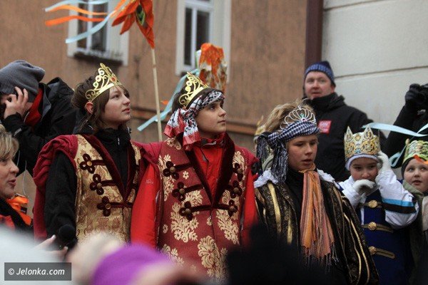 medrcy-swiata-monarchowie-przy-ratuszu-oddali-pokon-dzieciatku-37991