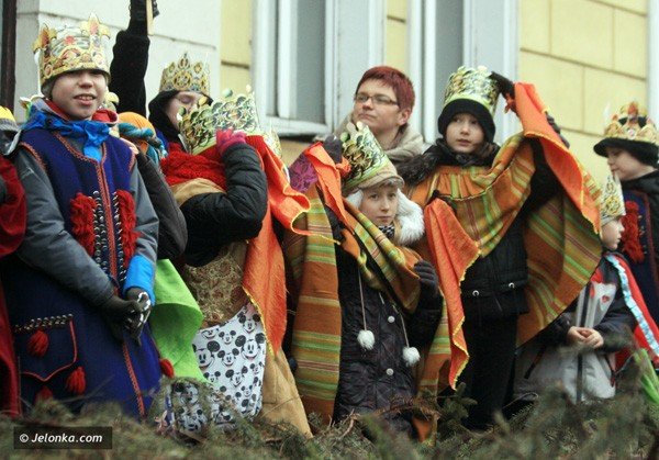 medrcy-swiata-monarchowie-przy-ratuszu-oddali-pokon-dzieciatku-37991