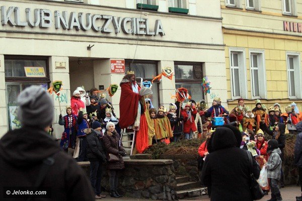 medrcy-swiata-monarchowie-przy-ratuszu-oddali-pokon-dzieciatku-37991