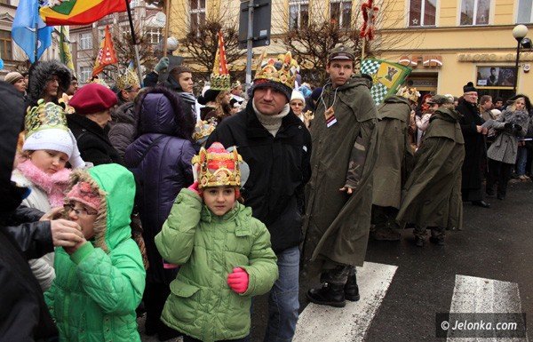 medrcy-swiata-monarchowie-przy-ratuszu-oddali-pokon-dzieciatku-37991