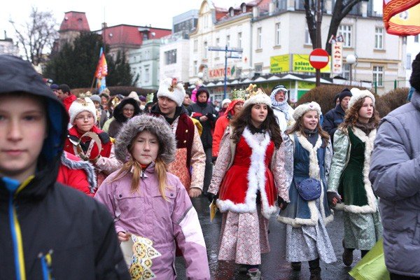 medrcy-swiata-monarchowie-przy-ratuszu-oddali-pokon-dzieciatku-37991