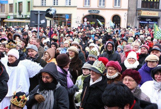medrcy-swiata-monarchowie-przy-ratuszu-oddali-pokon-dzieciatku-37991