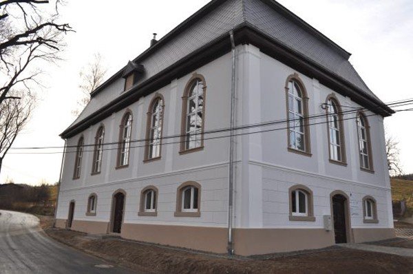 podniesli-swiatynie-z-ruiny-artystyczna-galeria-izerska-w-kromnowie-38014