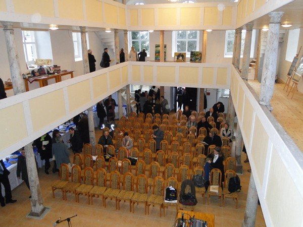 podniesli-swiatynie-z-ruiny-artystyczna-galeria-izerska-w-kromnowie-38014