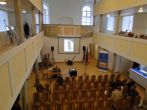 podniesli-swiatynie-z-ruiny-artystyczna-galeria-izerska-w-kromnowie-38014