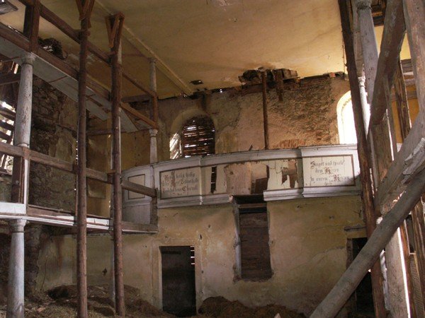 podniesli-swiatynie-z-ruiny-artystyczna-galeria-izerska-w-kromnowie-38014