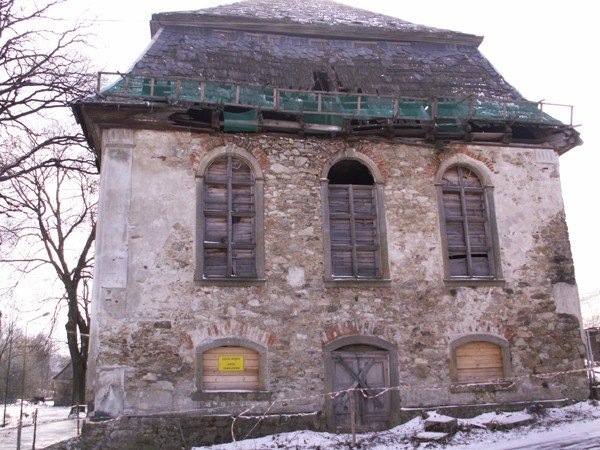 podniesli-swiatynie-z-ruiny-artystyczna-galeria-izerska-w-kromnowie-38014