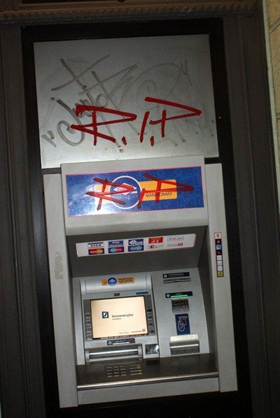 pisali-po-murach-wpadli-dzieki-monitoringowi-i-straznikom-38033