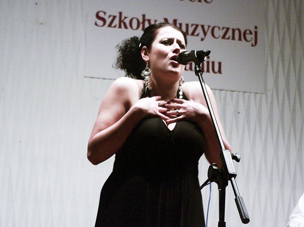 wybiegli-na-arene-satyry-aby-pomoc-rafaowi-38086