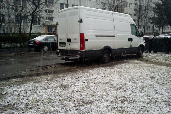 uciazliwe-parkowanie-na-zabobrzanskich-uliczkach-i-zielencach-38163