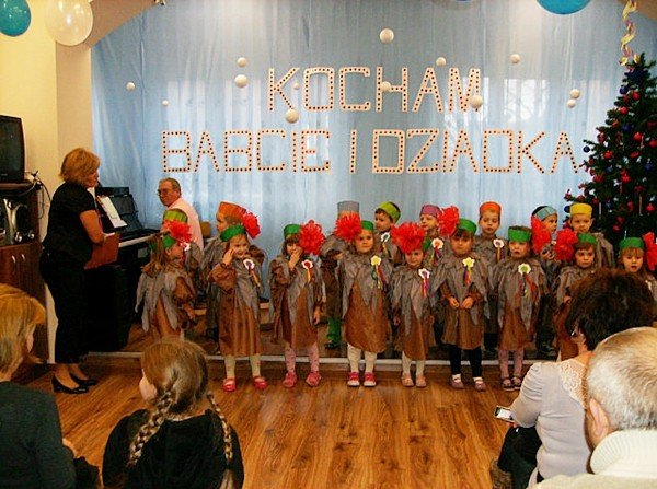 babciom-i-dziadkom-wnuczeta-juz-zyczyy-najlepszego-38217